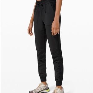 Beyond the Studio Jogger *BRAND NEW*